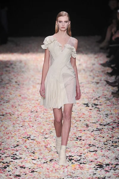 Look 7